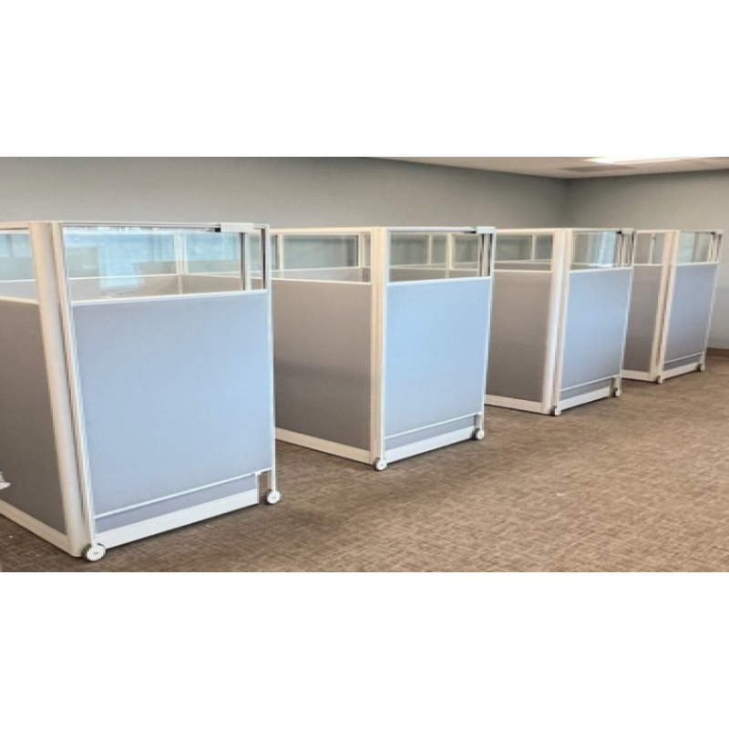 CUBICLE WITH SLIDING DOOR