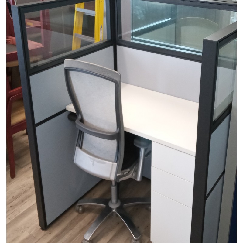 LIGHTLY USED AND IN STOCK 4 X 4 CALL CENTER CUBICLES